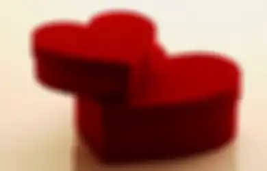 Dulu, Kado Valentine Ditaruh di Depan Pintu Rumah Gadis Pujaan dengan Sembunyi-sembunyi