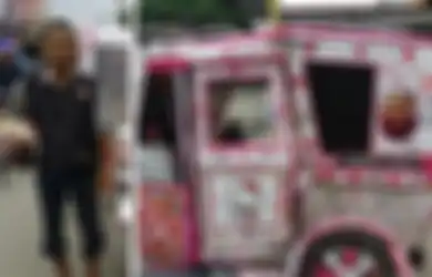 Roni, Tukang Becak yang Penuhi Becaknya dengan Hiasan Hello Kitty Demi Ulang Tahun Anak