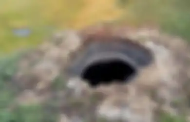 Melongok Masuk ke Dalam Sinkhole Siberia, Jawaban di Balik Misteri Segitiga Bermuda?