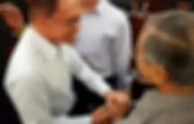Bersejarah, Mahathir Mohamad dan Anwar Ibrahim Akhirnya Bersalaman Setelah 18 Tahun Berseteru