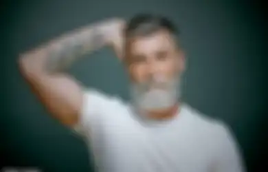 Phillipe Dumas, Manula 60 Tahun yang Menjadi Model Berkat Kumis Ikoniknya