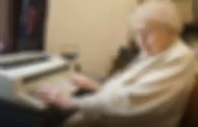 Elisabeth Davis, Nenek Gila Kerja yang Menolak Pensiun Meski Sudah 99 Tahun