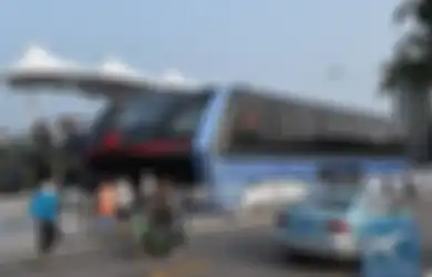 Moda Transportasi Futuristik China Transit Elevated Bus Benar-benar Telah Siap Beroperasi