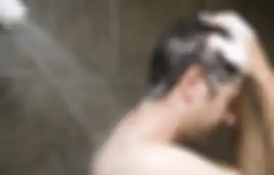 Setelah Tahu 7 Fakta Ini, Anda Pasti Akan Memilih Mandi di Malam Hari!