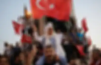 Kesaksian Keluarga Aktris Amel Carla yang Terjebak di Bandara Attaturk ketika Kudeta Militer Turki Terjadi