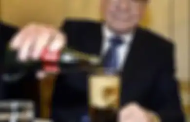 Warren Buffet, Salah Satu Orang Terkaya di Dunia yang Meminum Coca-Cola Tiap Hari