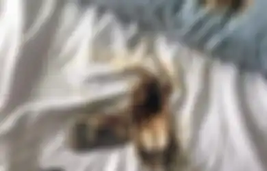 Inilah yang Terjadi Jika Kita Gemar Mengisi Baterai Handphone di Atas Bantal dan Kasur