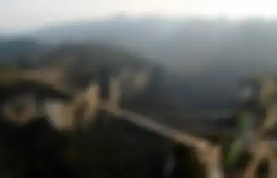 Jembatan Kaca Tertinggi dan Terpanjang di China Selesai Dibangun