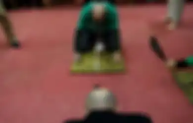 Ingin Tunjukan Kekuatan Kepala Mereka, 30 Pria Botak Ini Lakukan Tarik Tambang Gunakan Kepala