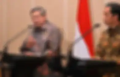 Sejuk, Jokowi Ajak Ngobrol Empat Mata SBY Di Teras Istana