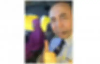 Foto Kopilot Garuda Shalat di Kokpit Pesawat saat Menjalankan Tugas Ini Tuai Banyak Pujian