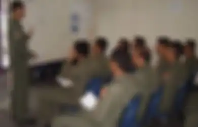 Coffee Morning, Saat Para Pilot Pesawat Tempur TNI AU Menikmati Gorengan Sebelum Latihan