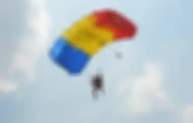 Terjun Payung Pakai Helikopter Seperti Jatuh Ke Dalam Sumur