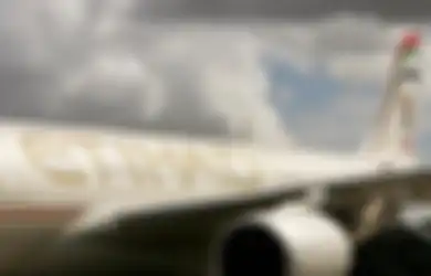 Tunda Take-off dan Turunkan Kakek dan Nenek untuk Jenguk Cucunya yang Sekarat, Etihad Airways Tuai Pujian