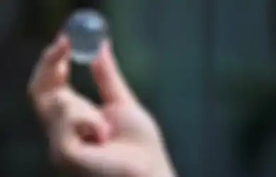 Selamat Tinggal Sampah Botol Plastik, Selamat Datang Tempat Minum Unik yang Bisa Dimakan