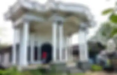 Mewah di Bagian Depan, Biasa di Bagian Belakang, Orang-orang Menyebutnya Rumah Abu Nawas