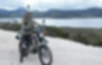 Presiden Jokowi Tinjau Langsung Pembangunan Trans Papua dengan Kendarai Motor Trail Sendiri