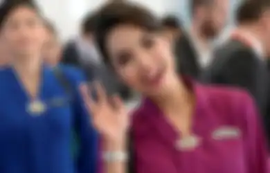 Jangan ‘Kege-eran’, Inilah 5 Arti Senyuman Pramugari Saat Penumpangnya Masuk Kabin Pertama Kali