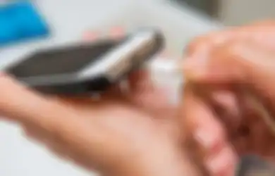 Wanita Ini Kehilangan 33.000 Foto dan Data Gara-gara Charger Ponsel. Kok, Bisa?