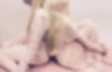 Menyentuh, Dua Sahabat Albino Ini Meluncurkan Lini Busana di Instagram untuk Tunjukkan Perbedaan Itu Indah