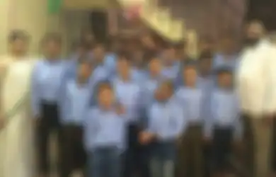 Inspiratif, Pasangan Asal India Ini Adopsi 22 Anak Penderita HIV yang Ditelantarkan Orangtua Mereka