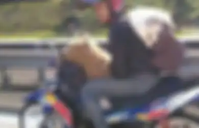 Sudah Dianggap Seperti Keluarga, Pemuda Malaysia Ini Mudik Bareng Kucingnya Pakai Sepeda Motor  