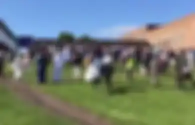 Ya Ampun, Usai Salat Id Di Newcastle, Kaum Muslim Ditabraki Mobil