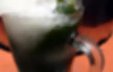 Ingin Minuman Segar Saat Panas Menyengat? Coba Es Cincau Cikini dengan Daun Cincau Asli Bogor