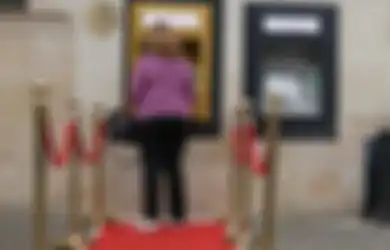 Beda Dari yang Lain, Mesin ATM Ini Terbuat Dari Emas. Alasannya Sangat Historis