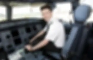 Hebat! Baru Berumur 19 Tahun, Remaja Ini Sudah Jadi Pilot Maskapai Komersial