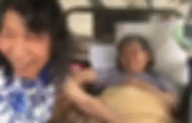 (Video) Selama 20 Tahun, Pria Ini Berpakaian Seperti Adik Perempuannya. Alasannya Sungguh Mengharukan