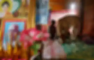 Dengan Dukungan Anak-Cucunya, Nenek 74 Tahun Ini Menikahi Anak Sapi yang Dianggap sebagai Reinkarnasi sang Suami