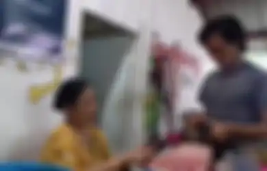 Pemilik Kantin Ini Sering Dapat Uang Hingga Jutaan Rupiah dari Alumni UNS, Alasannya Sungguh Mengharukan