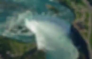 Ada Air Berwarna Hitam, Keruh, dan Bau di Aliran Air Terjun Niagara, Ada Kebocoran Minyak?