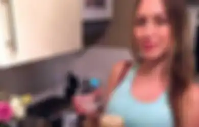 Inilah Alasan Kenapa Perempuan Ibu Dua Anak Ini Rutin Meminum Sperma Setiap Pagi