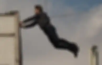(Video) Momen Saat Tom Cruise Akibat Tabrak Dinding Hingga Pincang saat ‘Syuting’ Mission: Impossible 6