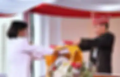 Ternyata Presiden Jokowi Lupa yang Diangkat Bakinya atau Benderanya Saja, Untung Pembawa Bakinya Baik Hati