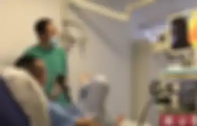 Salut! Demi Memahami Penyakit Pasien, Dokter Ini Melakukan Kolonoskopi pada Dirinya Sendiri