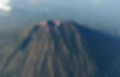 Gunung Agung, Potongan Gunung Mahameru di India yang Jatuh di Tanah Bali saat Diangkat oleh Para Dewa