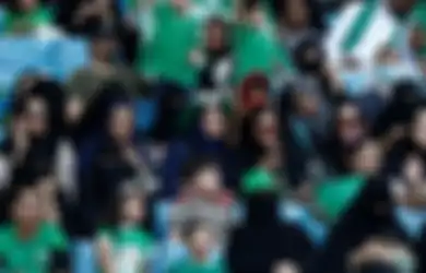 Untuk Pertama Kalinya dalam Sejarah, Ada Perempuan di Kursi Stadiun King Fahd Arab Saudi