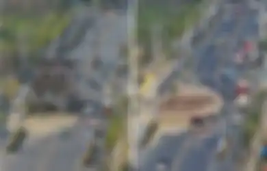 Setelah 14 Tahun Berselisih, Rumah Unik yang Berada di Tengah Jalan Ini Akhirnya Dirobohkan