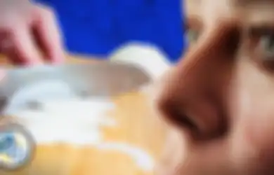 Inilah Alasan Ilmiah Kenapa Memotong Bawang Membuat Kita Menangis