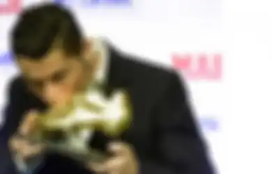 Kisah Sepasang Sepatu Usang Ronaldo yang ‘Berubah Wujud’ Menjadi Sepatu Emas