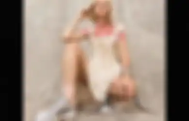 Hanya Gara-gara Mengunggah Foto ‘Kaki Berbulu’, Model Swedia Ini Diancam Diperkosa