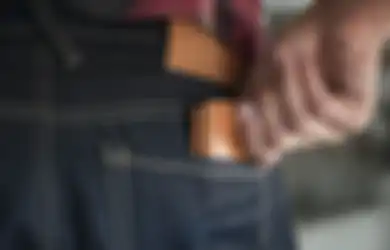Taruh Dompet di Saku Belakang Bisa Merusak Saraf