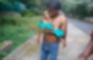 Teganya, Bayi Ini Dibuang Hingga Dikerubungi Semut Hanya karena Berjenis Kelamin Perempuan