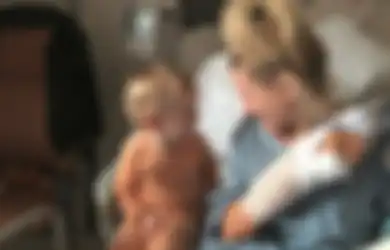 Salut! Pengasuh Anak Ini Mengorbankan Diri untuk Menyelamatkan Anak Asuhnya dari Tabrakan Mobil