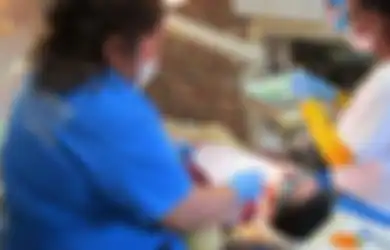 Patut Ditiru, Dokter Gigi Ini Luncurkan Program Membeli Kembali Permen Halloween dari Anak-anak