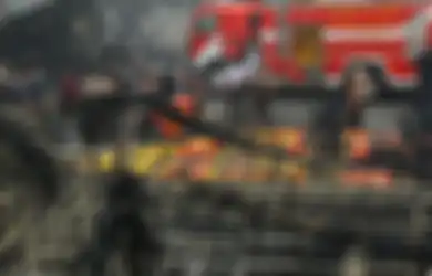 Saat 100 Personel Brimob Jebol Tembok Pabrik Mercon yang Meledak Demi Selamatkan para Korban