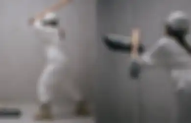 Wow, Di Tempat Ini Pelanggan Bisa Hancurkan Benda Apa Saja untuk Hilangkan Stres